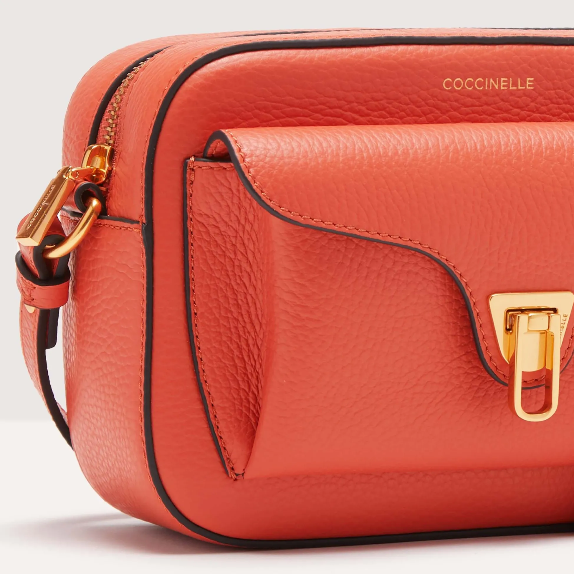 Coccinelle Beat Soft Small