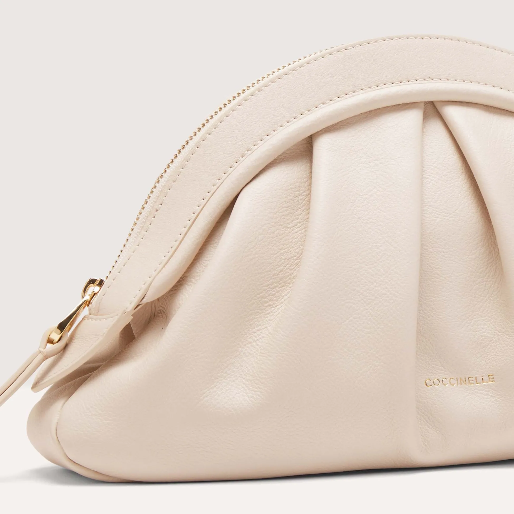 Coccinelle Cheek Smooth Medium